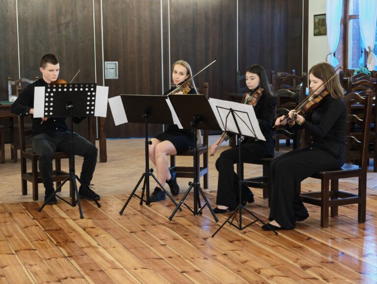 Read more about the article Zespół smyczkowy MUSICOSCALA zagrał na spotkaniu Stowarzyszenia Przedsiębiorców z siedzibą w Ropczycach | 22.05.2026 r.
