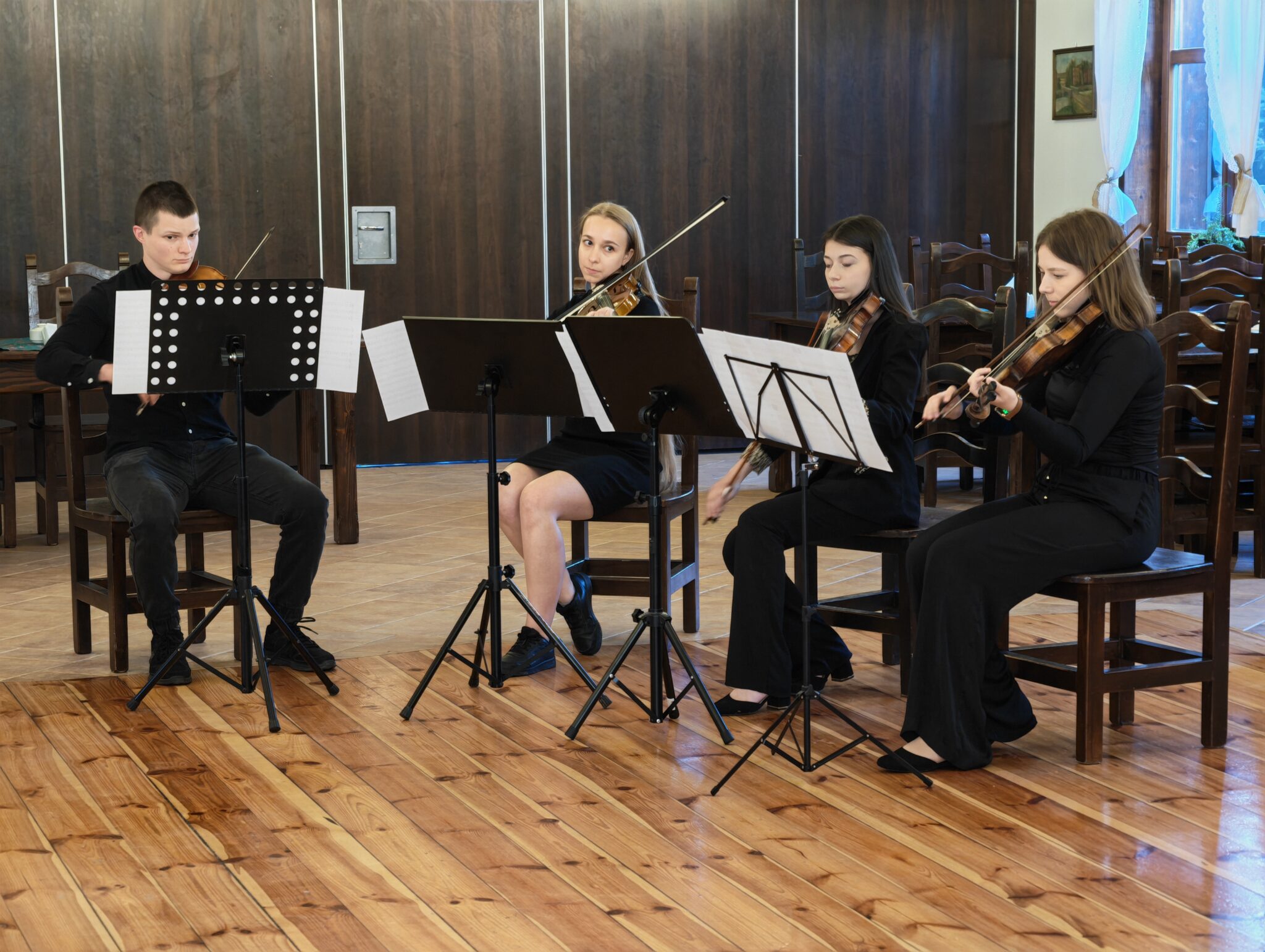 Read more about the article Zespół smyczkowy MUSICOSCALA zagrał na spotkaniu Stowarzyszenia Przedsiębiorców z siedzibą w Ropczycach | 22.05.2026 r.