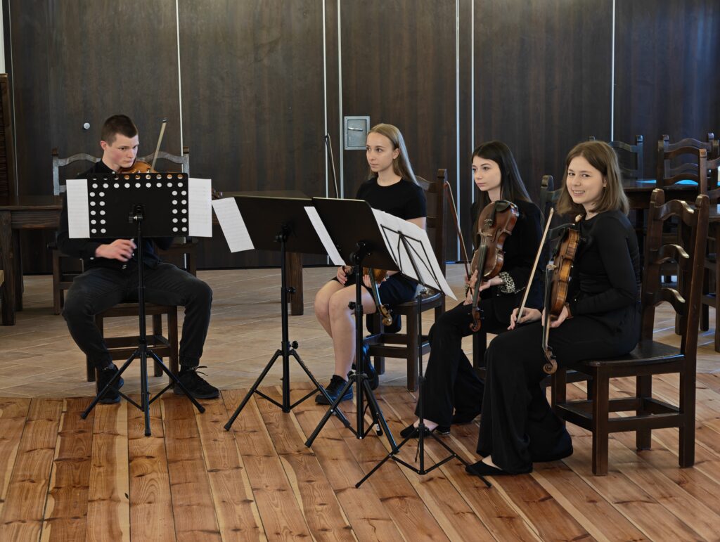 Występ Zespołu smyczkowego MUSICOSCALA na spotkaniu Stowarzyszenia Przedsiębiorców z siedzibą w Ropczycach