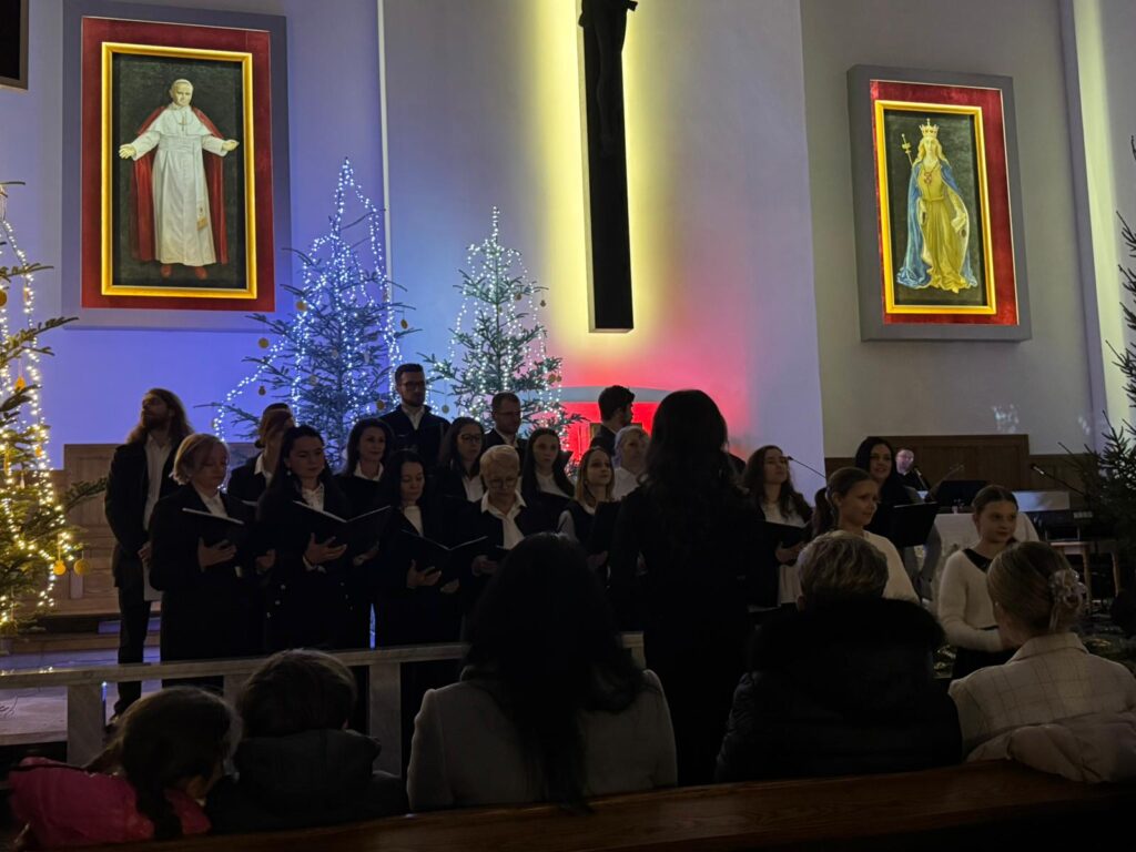 Koncert kolęd i pastorałek w wykonaniu uczniów oraz Amatorskiego chóru rozrywkowego MUSICOSCALA w Rzeszowie