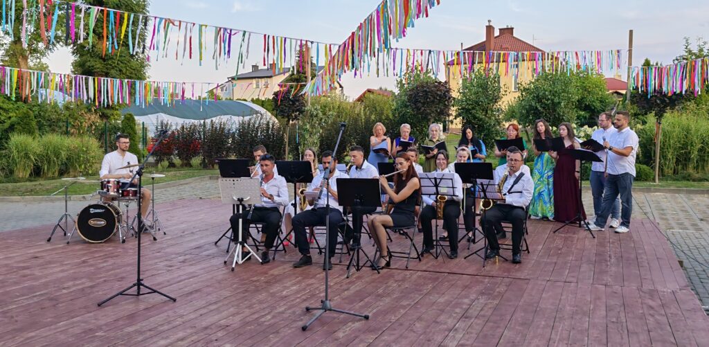 Amatorski chór rozrywkowy MUSICOSCALA Rzeszów oraz Rzeszowska orkiestra dęta MUSICOSCALA